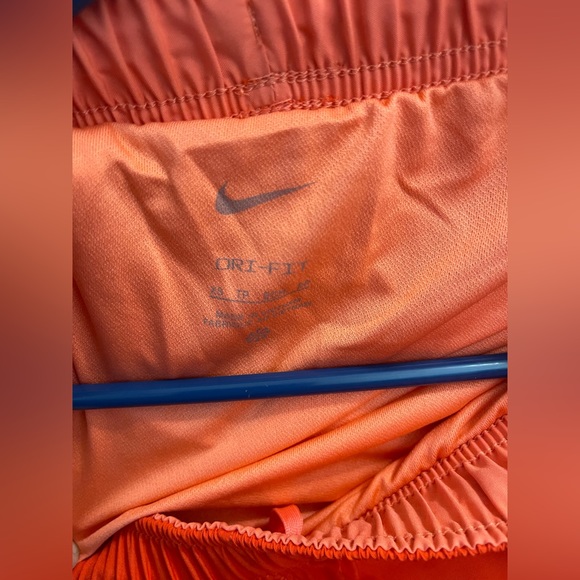NWT Women's Nike Tempo Running Shorts Orange XS - Picture 2 of 3